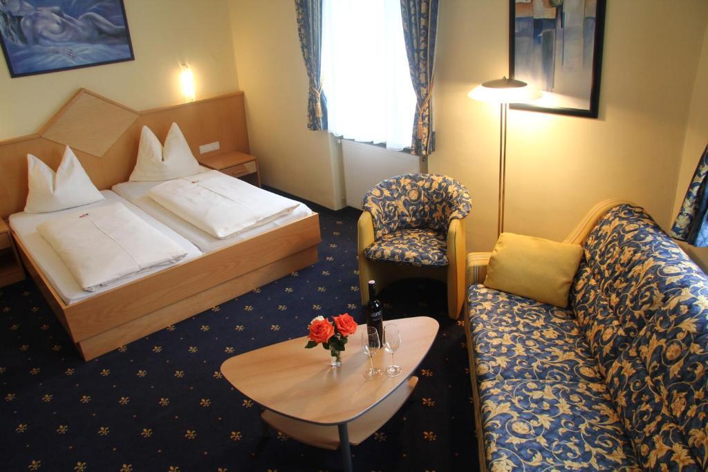 Hotel Bayrischer Hof Велс Стая снимка