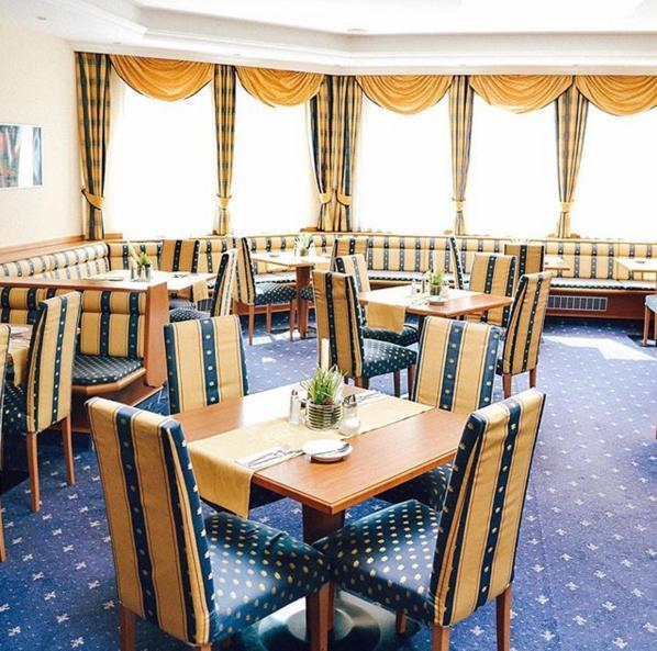 Hotel Bayrischer Hof Велс Екстериор снимка