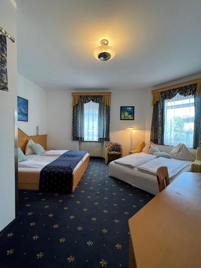 Hotel Bayrischer Hof Велс Екстериор снимка
