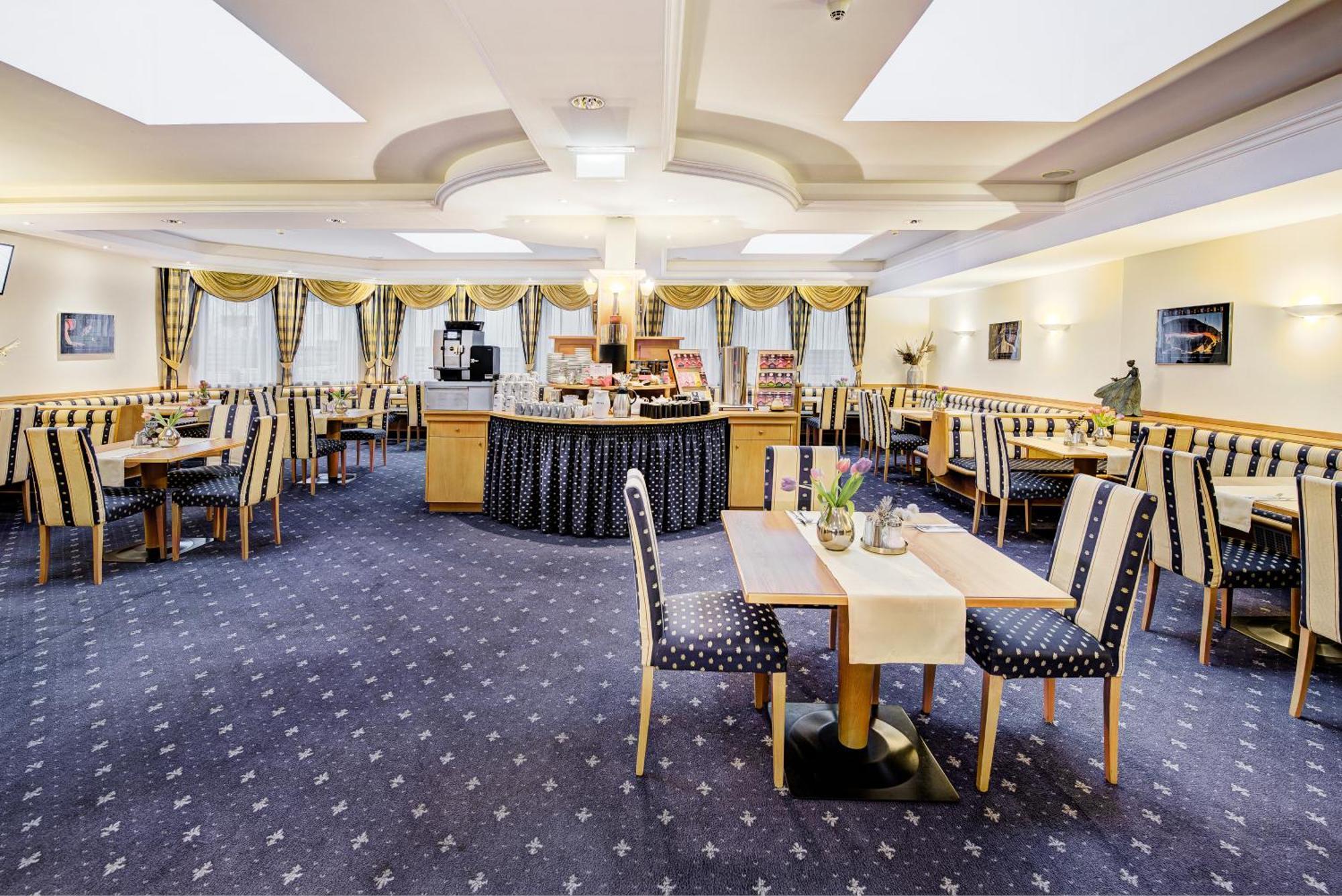 Hotel Bayrischer Hof Велс Екстериор снимка